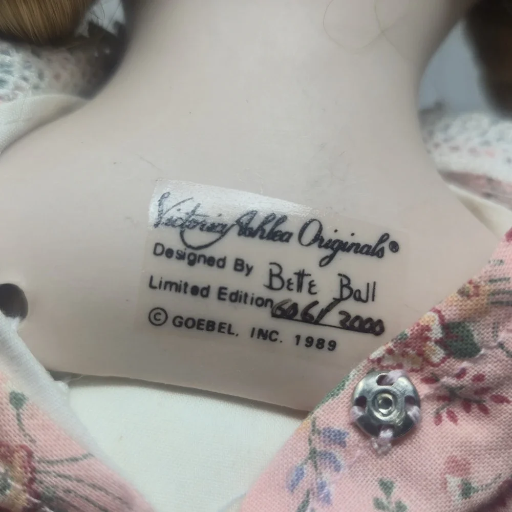 VTG 1989 Victoria Ashlea Originals Bette Ball Porcelain Doll Goebel Ltd Edition